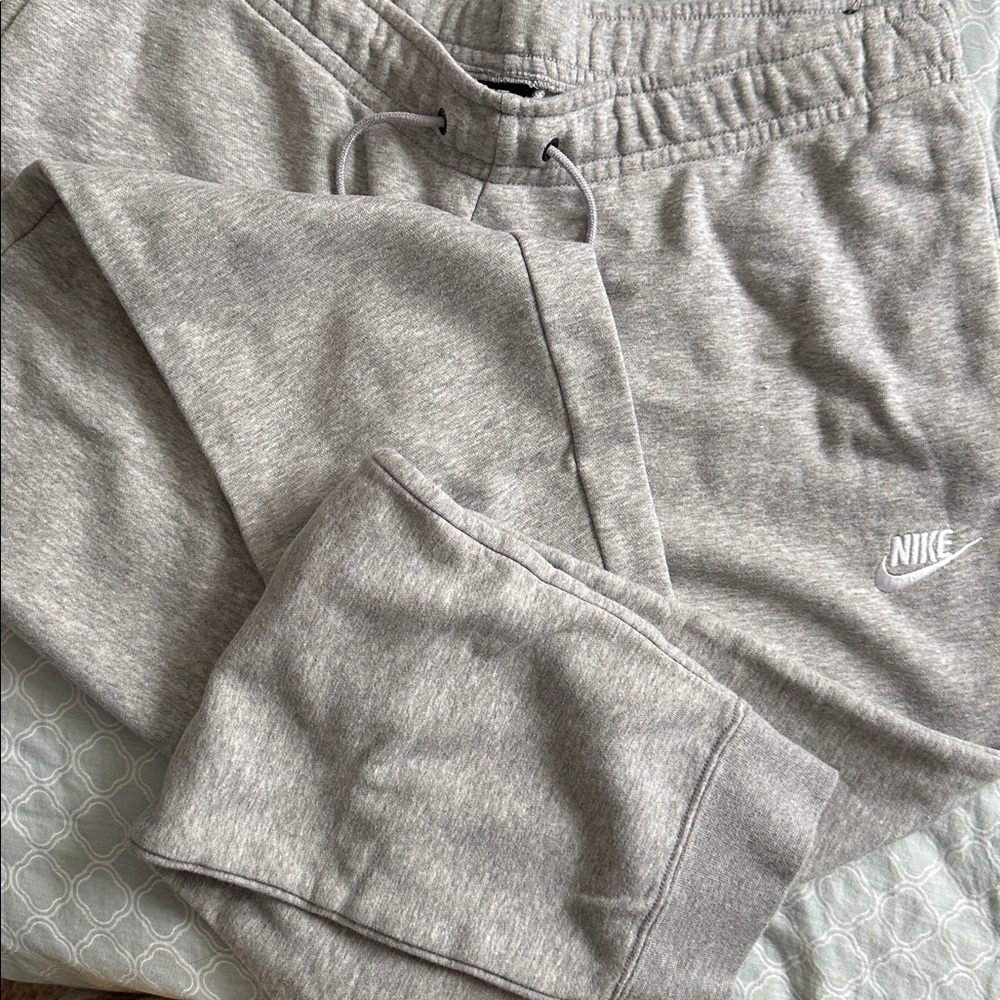 Woman's Nike Hooded Sweatshirt & Matching Joggers - Picture 6 of 7